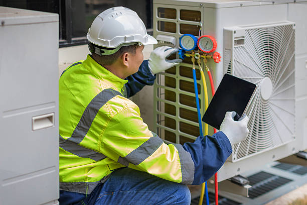 Professional Ac Installation technician working in Montalba, TX